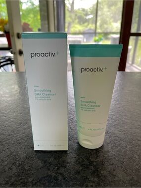 Proactiv Proactiv+ Smoothing BHA Cleanser help stop breakouts gently